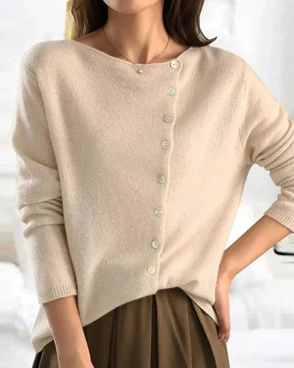 Iya | Chic Button Knit